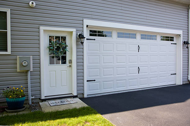 24/7 Emergency Garage Door Panel Replacement experts in Val Verde County County, TX